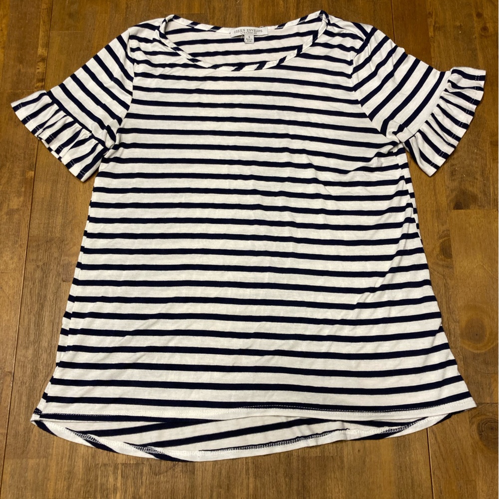 Women’s tee with detailed cap sleeves